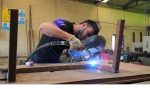 Hem Üretiyor Hem Tasarruf Ediyor