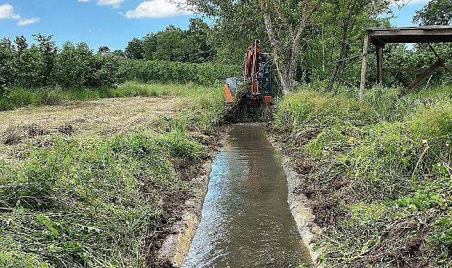 Kırsalda sulama kanalları temizleniyor
