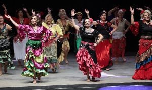 Konak’ta halk oyunları rüzgarı esti