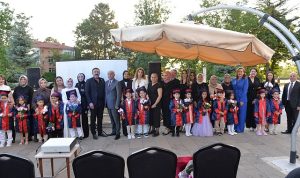 Miniklerin Mezuniyet Sevinci