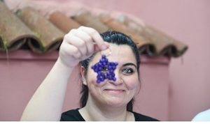 Osmangazili kadınlar hemcinsleri için hediye anahtarlık üretiyor