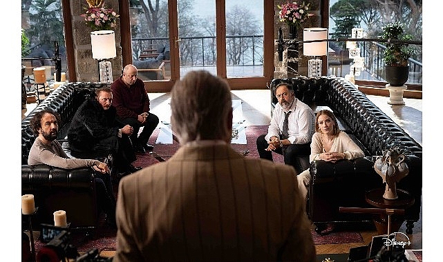 Sekizinci Aile: Disney+’tan Göz Dolduran Kadrosuyla Trajikomik Bir Aile Hikâyesi!