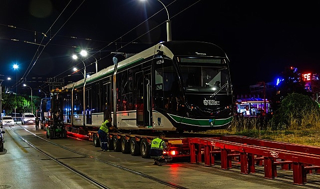 7.tramvay da raylarla buluştu