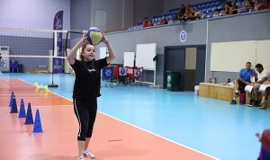Başkan Çerçioğlu minik sporcuları voleybolla buluşturuyor