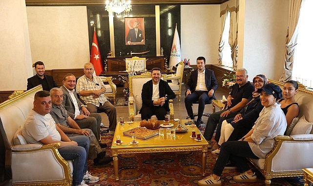 Başkan Rasim Arı, Halk Günü’nde Vatandaşları Dinledi