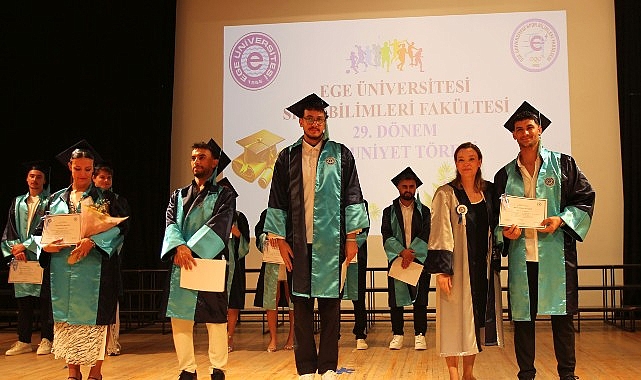 Ege Üniversitesi Spor Bilimleri Fakültesi mezunlarını coşkuyla uğurladı