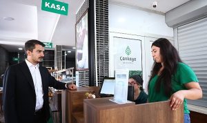 Güner, Öğle Yemeğini Vatandaşlarla Birlikte Yedi