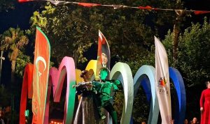 Gürcü dans topluluğundan Kemer’de muhteşem şov