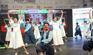 İnegöl’ün Kültür Ve Kardeşlik Festivalinde Altın Mobilyanın Sahibi KKTC