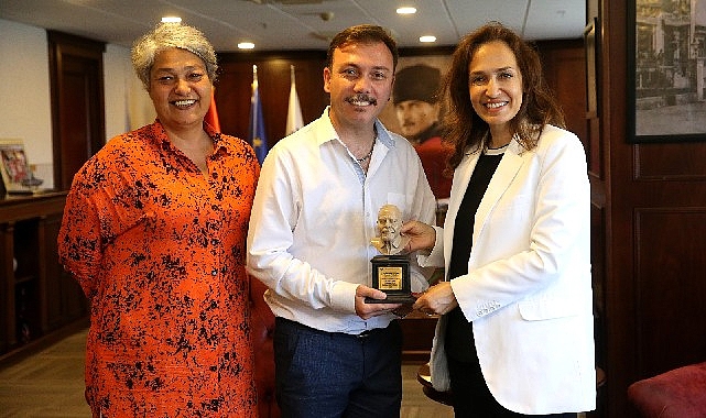 Karşıyaka Belediye Tiyatrosu’nda ödül gururu!