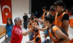 Kemer Belediyesi ücretsiz basketbol ve voleybol kursları başladı