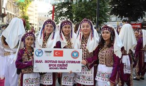 Kocaeli’de 2. Balkan Halk Oyunları rüzgârı esti