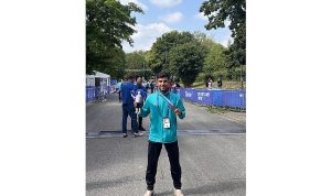 Osmangazili atletin milli forma ile madalya sevinci