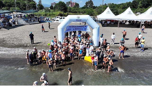 Zeytinburnu Belediyesi Masterlar Yüzme Ekibi’nden Karadeniz Çıkarması