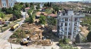 Çayırova’da riskli yapıların yıkımına başlandı