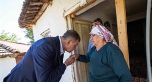 Başkan Tugay’dan yangında vefat eden Şahin’in aile evine taziye ziyareti