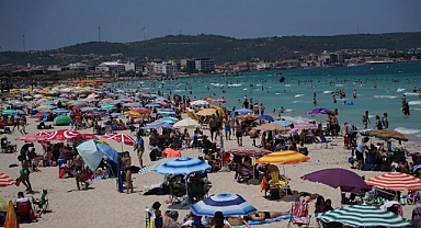 Çeşme Belediyesi plajları bir kez daha Mavi Bayrak kazandı