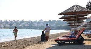 Çeşme Belediyesinden 19 plajda 7/24 temizlik