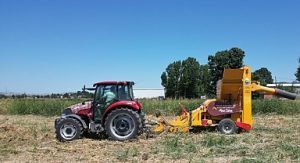 Kuru Fasulye Hasat Makinesi İnegöl Tarlalarında Mesaiye Başladı