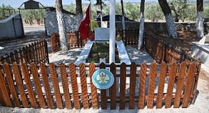 Manisa Büyükşehir Belediyesi Şehit Kabirlerini Yeniliyor