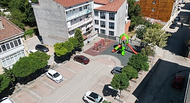 İnegöl Belediyesi Eskiyen Çocuk Parklarını Yeniliyor