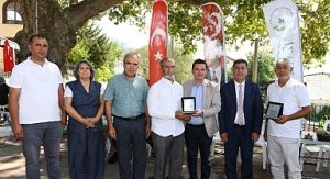 Osmangazi’nin gönüllü temizlik elçilerine teşekkür plaketi