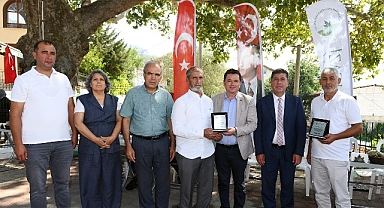 Osmangazi’nin gönüllü temizlik elçilerine teşekkür plaketi