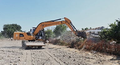 Sit alanına yapılan kaçak yapılar yıkıldı
