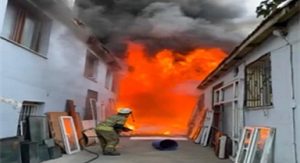 İzmir İtfaiyesi Konak’taki yangına müdahale etti