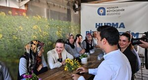 Başkan Vekili Özdemir bitki üretim tesisini gezdi