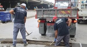 Canik Belediyesi, mazgal temizliği çalışmalarına aralıksız bir şekilde devam ediyor.