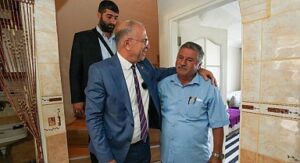 Gaziemir Belediyesi’nden yangında zarar gören evlere yardım eli