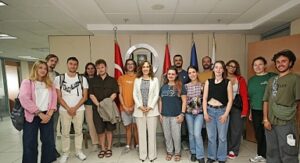 Karşıyakalı öğrencilere uluslararası eğitim desteği