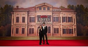 Netflix’in Başrollerini Engin Akyürek ve Aslı Enver’in Paylaştığı Yeni Dizisi Enfes Bir Akşam’ın Galası Gerçekleşti