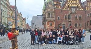 Nilüferli kız çocukları Polonya’da farklı kültürlerle buluştu