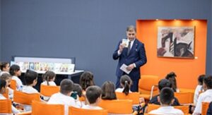 İzmirli çocuklar, Başkan Tugay’la okuma saatinde buluştu