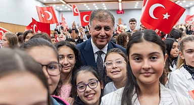 Başkan Tugay gençleri ve çocukları ağırladı