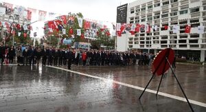 Başkan Vekili Özdemir çelenk sunma törenine katıldı 