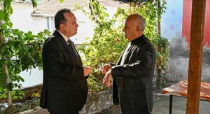 Fatih Mahallesi Dönüşüyor: Başkan Besim Dutlulu Vatandaşlarla Buluştu