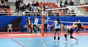 Kemer Belediye voleybolcuları büyük alkış topladı