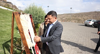 “İlmek İlmek Türkiye” Projesinde Son İlmeği Başkan Rasim Arı Attı