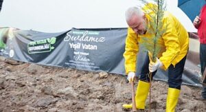 Menemen’de fidanlar, yeşil vatan için dikildi