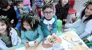 Minik Eller Zeytinle Buluştu