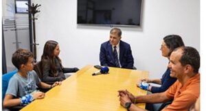 Başkan Tugay, Fransız gezgin aileyi ağırladı