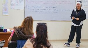 İzmir Büyükşehir Belediyesi kadınları her alanda destekliyor