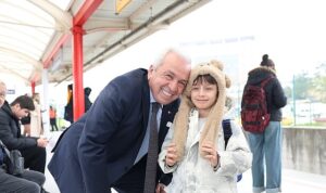 Başkan Şadi Özdemir’den mesai öncesi metro sürprizi