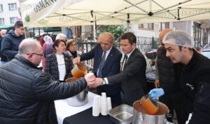 Başkan Aydın’ın Cuma Durağı Muradiye Mahallesi Oldu