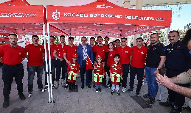 Başkan Büyükakın’a çocuklardan sevgi seli