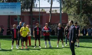 Birimler arası futbol turnuvasında ilk vuruşu Başkan Eşki yaptı