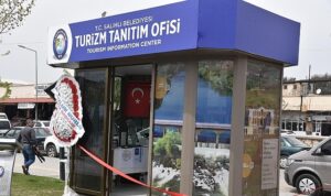Salihli Belediyesi tarafından hayata geçirilen Turizm Tanıtım Ofisi düzenlenen törenle hizmete açıldı.
